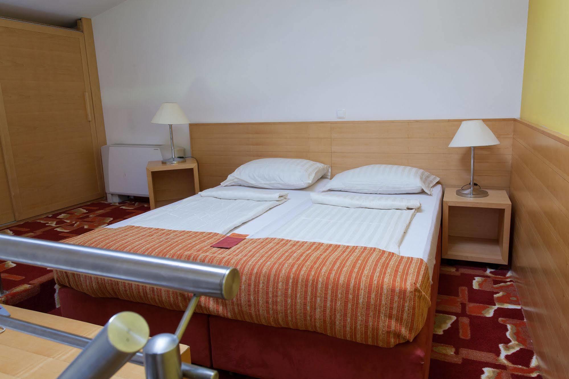 Hotel Harmonija Spa & Free Parking Mengeš Zewnętrze zdjęcie